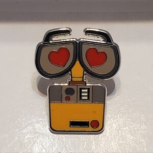 Disney Pin Trading Wall-E In Love Emoji Blitz Collection Pin